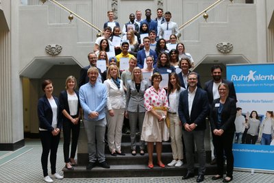RuhrTalente: Schüler&shy;stipendien&shy;programm