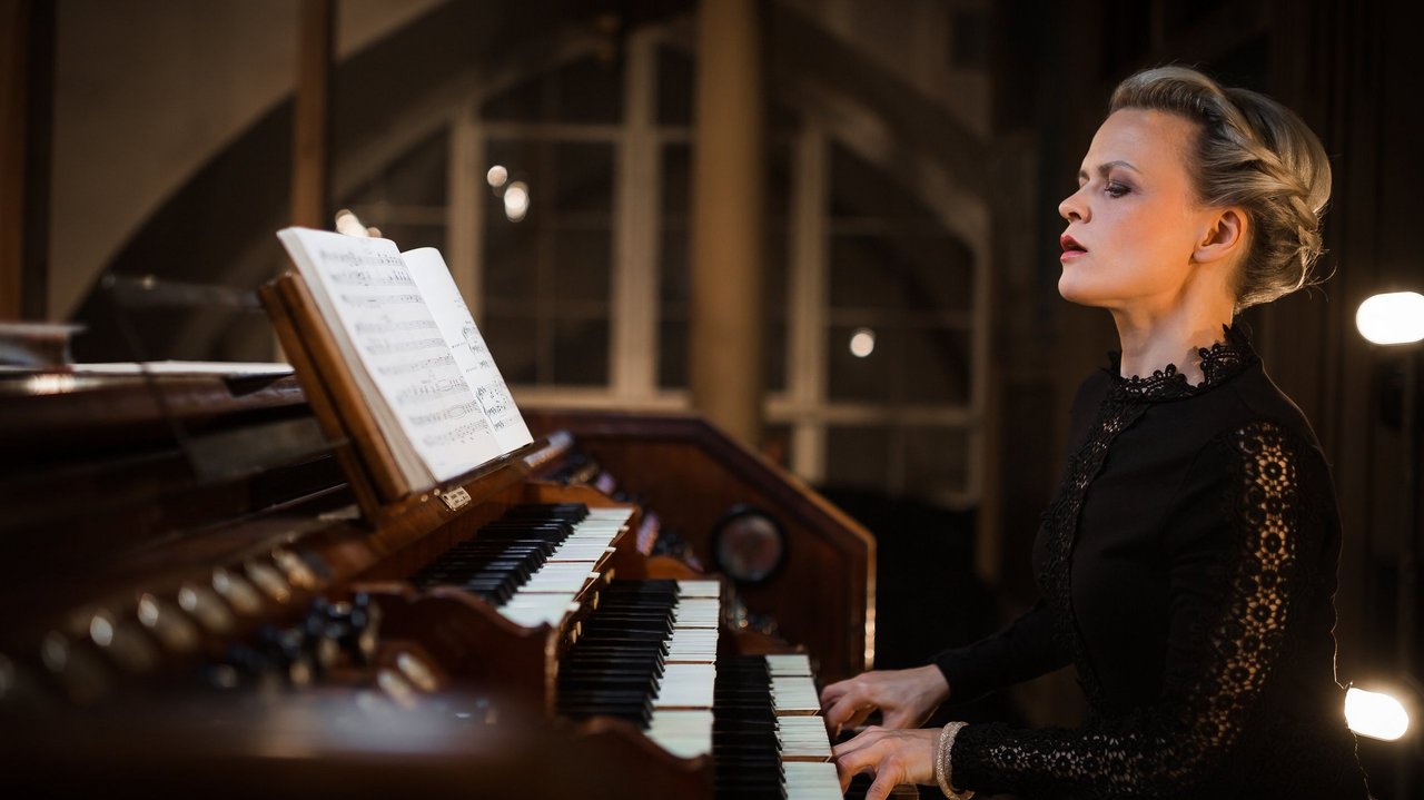 Iveta Apkalna spielt die Orgel
