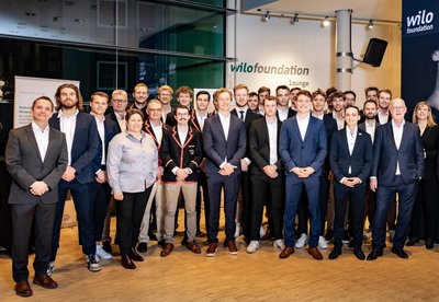 Gruppenfoto des Team Deutschland-Achter beim Abschlusskonzert des London Symphony Orchestra