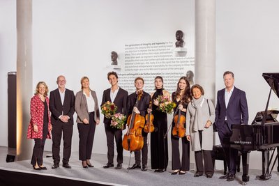 Karen Ann Bode (Mozart Gesellschaft Dortmund), Wolfgang Mertineit, Evi Hoch (beide Wilo-Foundation), Nikola Meeuwsen (Klavier), Benjamin Kruithof (Violincello), Juliette Beauchamp (Violine), Emma Wernig (Viola), Renate Opländer und Oliver Hermes