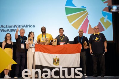 VertreterInnen von ENACTUS Germany und der Gewinnerteams 
