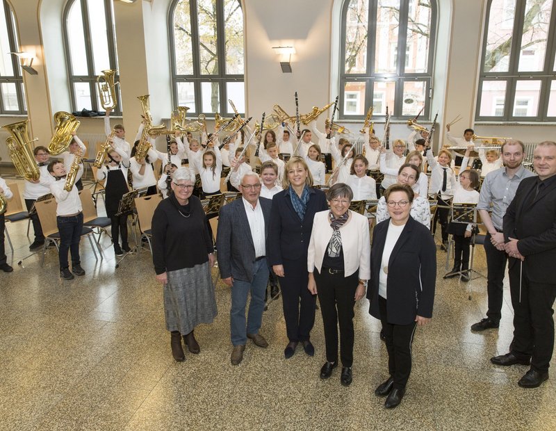Instrumenten&shy;spende für Musikschule der Hofer Symphoniker
