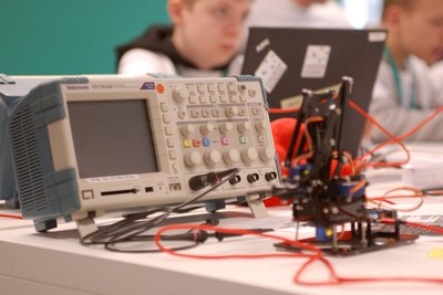 „Hacker School“: Online&shy;kurse für Kinder und Jugendliche