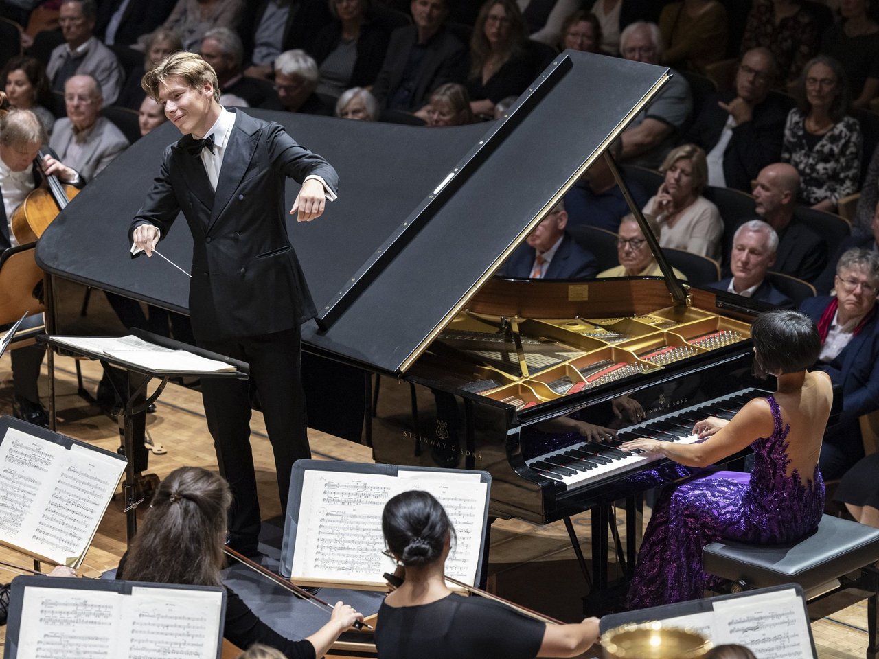 Klaus Mäkelä dirigiert das Concertgebouw Orchestra aus Amsterdam, Yuja Wang am Klavier