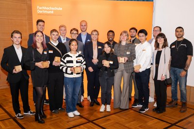 Gruppenbild der Deutschland­stipendiaten mit Vertretern der Wilo-Foundation