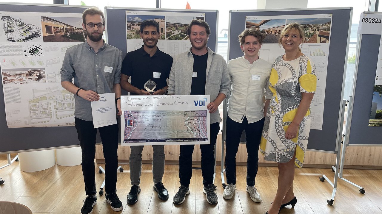 Gewinner des VDI-Wettbewerbs 2023 mit Evi Hoch (Vorstandsmitglied Wilo-Foundation"