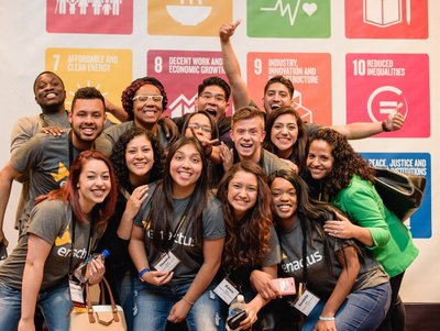Gruppenfoto mit Enactus Studierenden