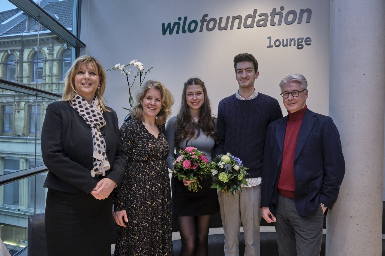 Evi Hoch (Wilo-Foundation), Karen Ann Bode (Mozart Gesellschaft Dortmund), Emma Wernig, Stephen Waarts und Christoph Schubert (Mozart Gesellschaft Dortmund)