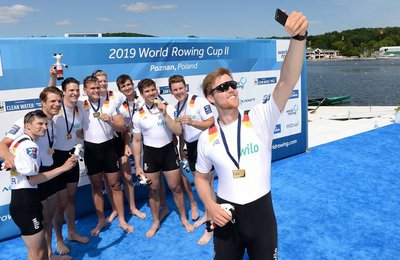 Deutschland-Achter feiert mit Sieger-Selfie und Goldmedaille