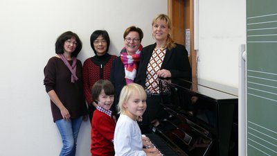 Musikschule in Hof erhält neues Klavier