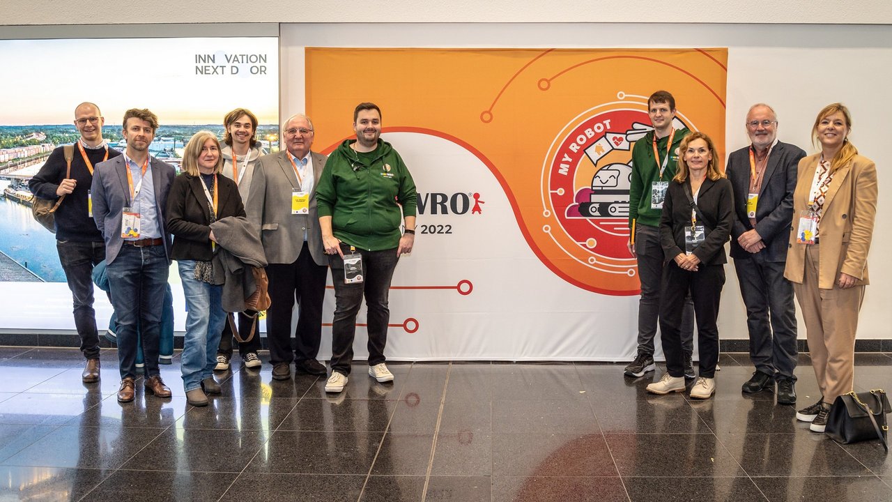 Gruppenbild der Partner der World Robotic Olympiade