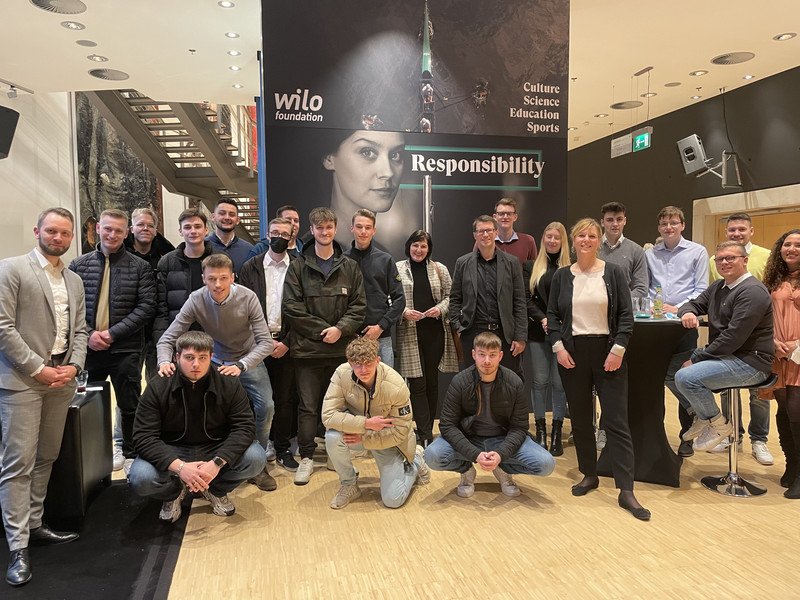 Auszubildende von Wilo in der Wilo-Foundation Lounge im Konzerthaus Dortmund