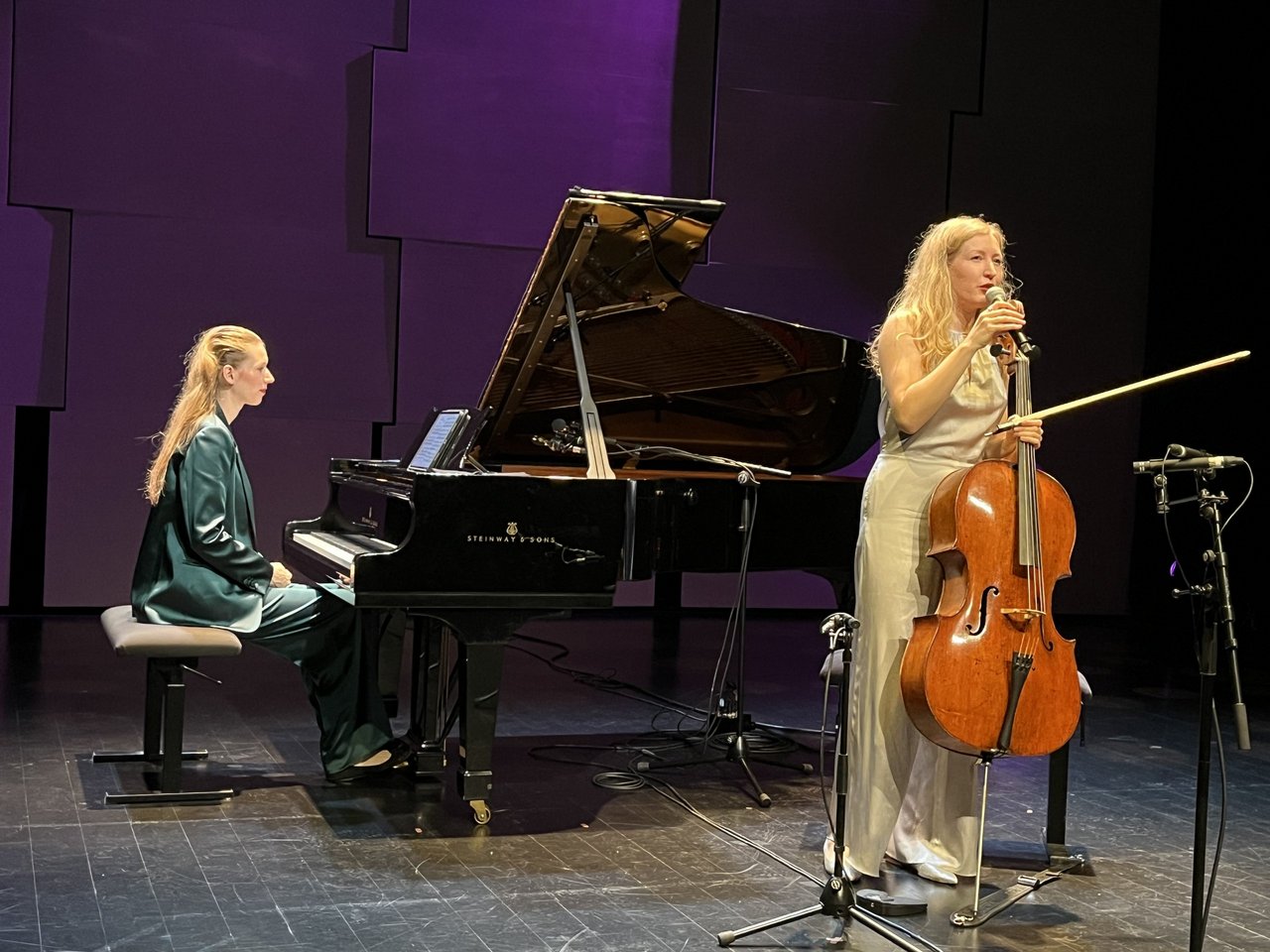 Katharina Hack (Klavier) und Anouchka Hack (Cello) bei einem Konzert in Laval im Rahmen der "Saison Allemande"