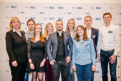 Bochumer Studierende freuen sich über Deutschland-Stipendium