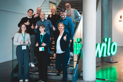 Stipendiatinnen und Stipendiaten im Foyer des Wilo Pioneer Cube