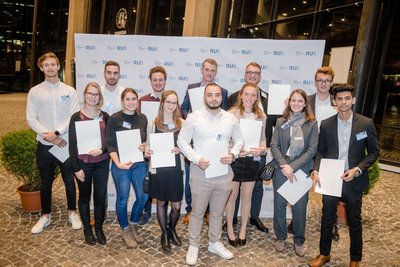 Bochumer Studierende freuen sich über Deutschland&shy;stipendium