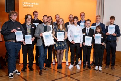Stipendiaten der Fachhochschule Dortmund mit David Höltgen (Wilo-Foundation)