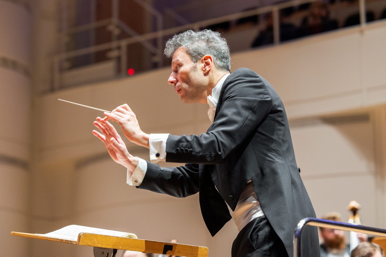 Simon Gaudenz dirigiert die Jenaer Philharmoniker