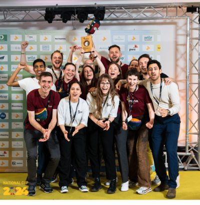 Ein jubelndes Team beim Enactus National Cup 2024