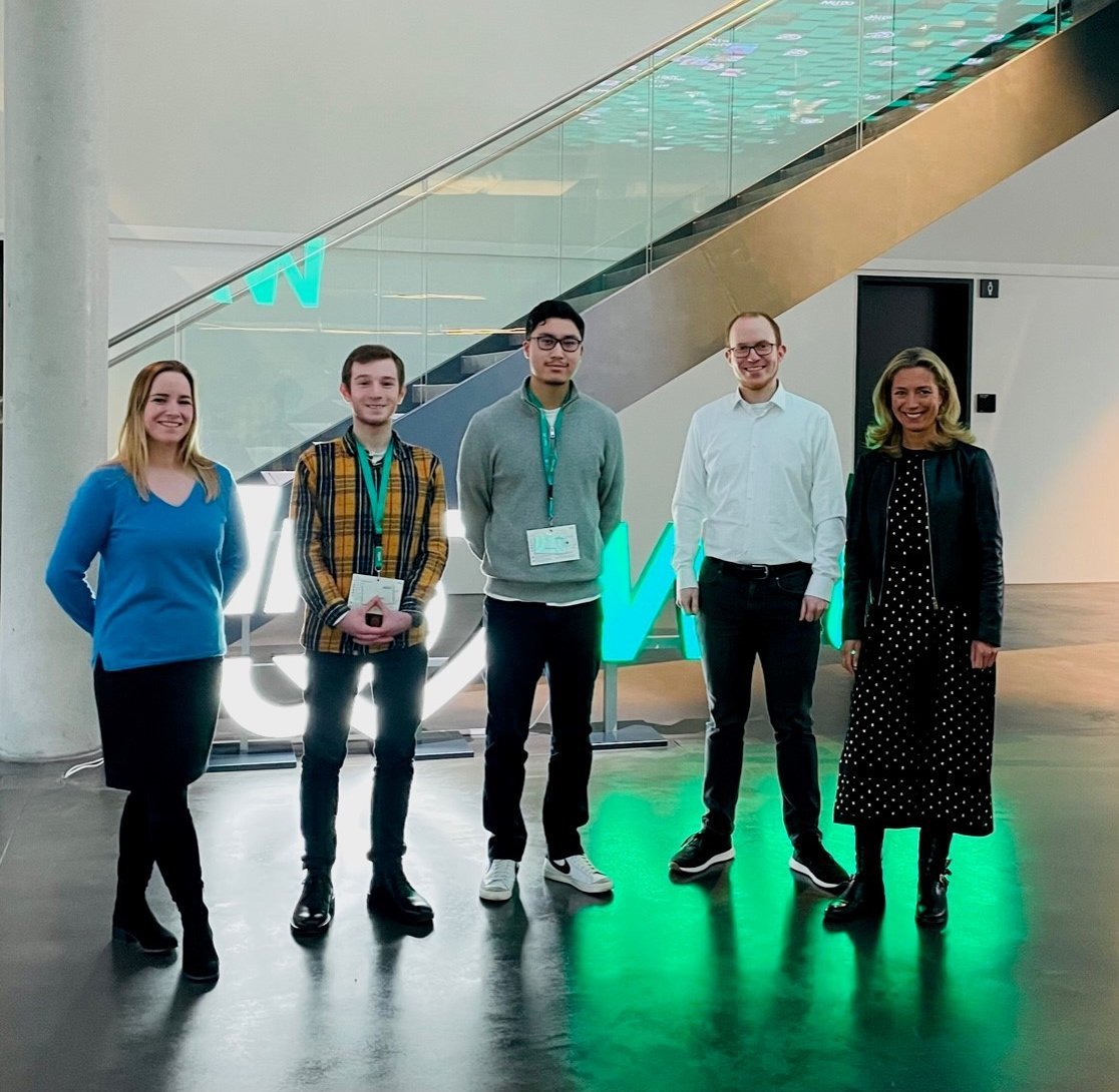 Sabine Hempen (WILO SE), Seraphim Zaytsev (Stipendiat), Saja Ahmadi (Stipendiat), Simon van Boxem (WILO SE) und Julia Küting (WILO SE)